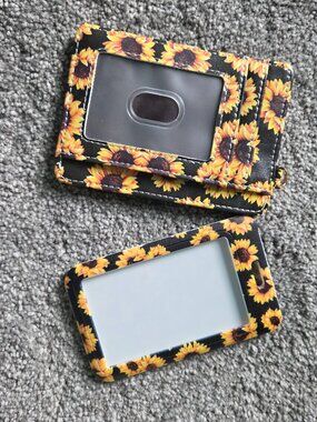 NWOT Sunflower Card Holder
